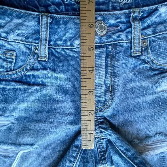 American Eagle Sz 2 Womens Denim Distressed Destructed Denim Shorts Light Wash - Picture 9 of 10